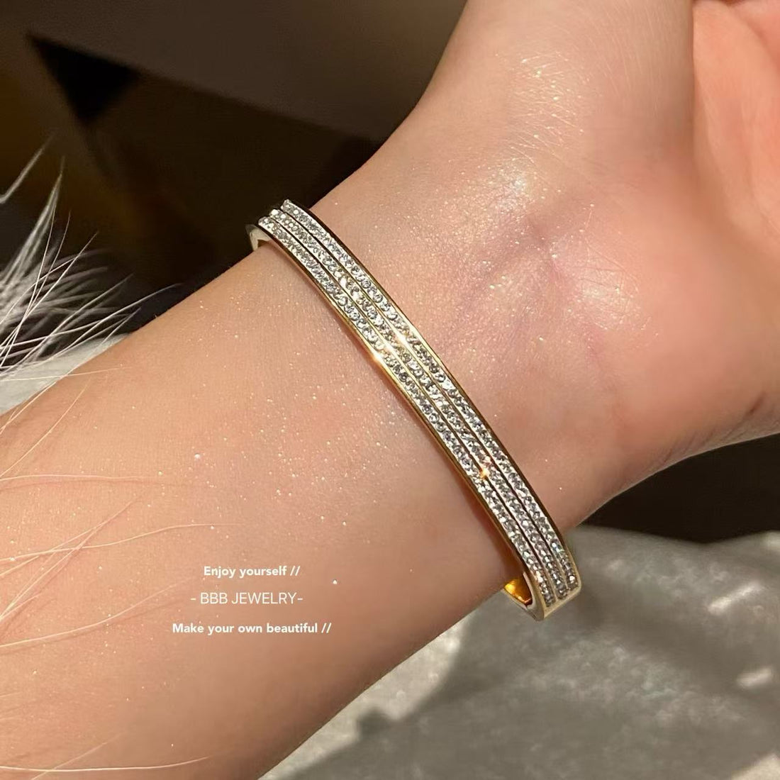 Titanium steel sparkling bracelet that doesn't fade in color