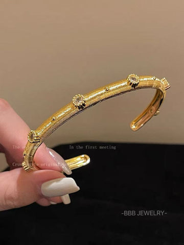 Wire-cut copper plated with 14K gold and zirconium bracelet